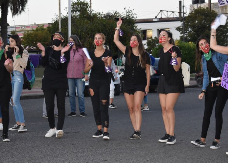 8M: se realizó una jornada de Lucha y Reflexión  en Plaza Independencia