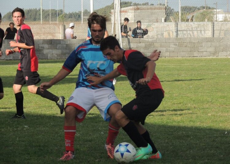 Los 23 de Juarense Negro:  con varias vueltas al fútbol