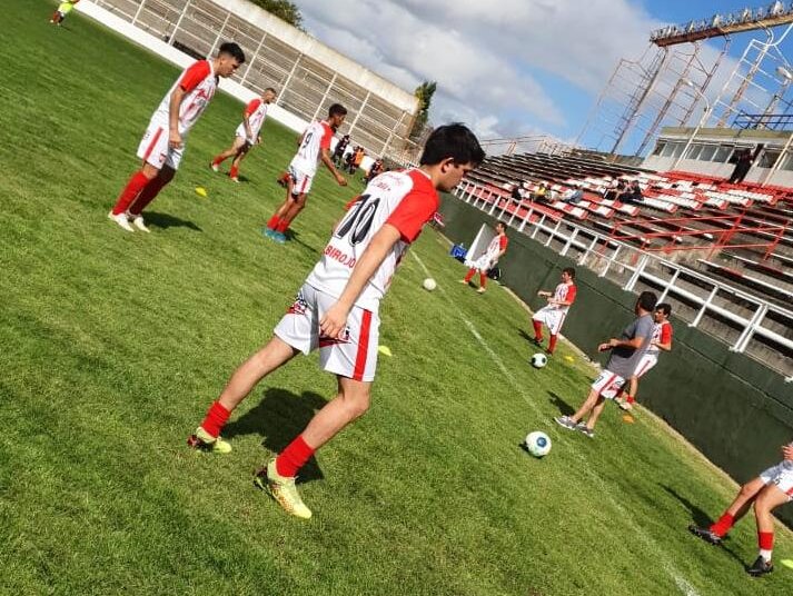 Binderup y Mansilla le dieron el triunfo a Alumni ante Unión en Tres Arroyos