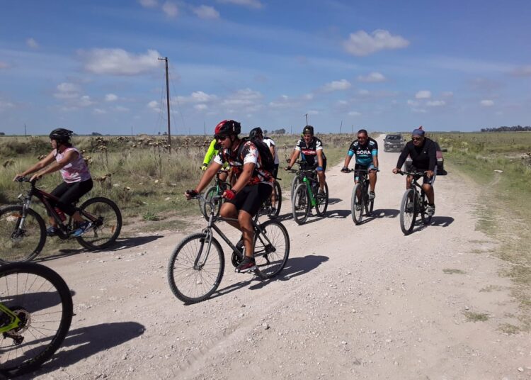 Caravana Ciclística a la Escuela el Nido con treinta ocho participantes el último domingo