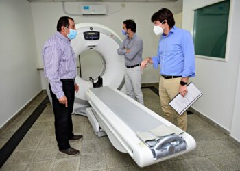 Agradecimiento y reconocimiento a la empresa MSU por la donación del tomógrafo