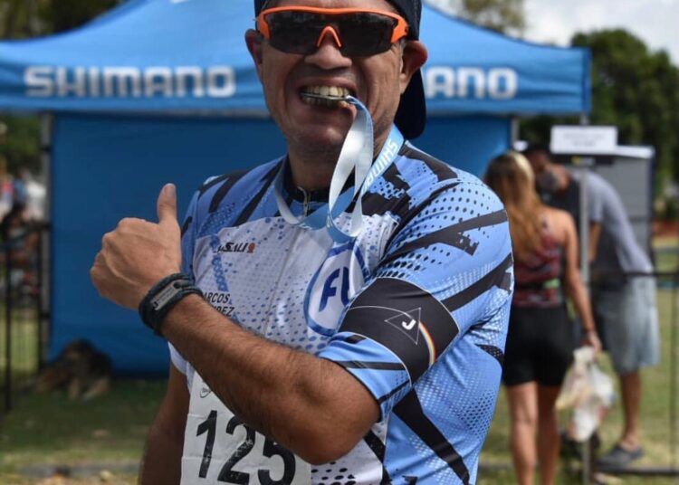 Una meta y una dedicación especial, Moca Fernández corrió el Tría Olímpico de Azul