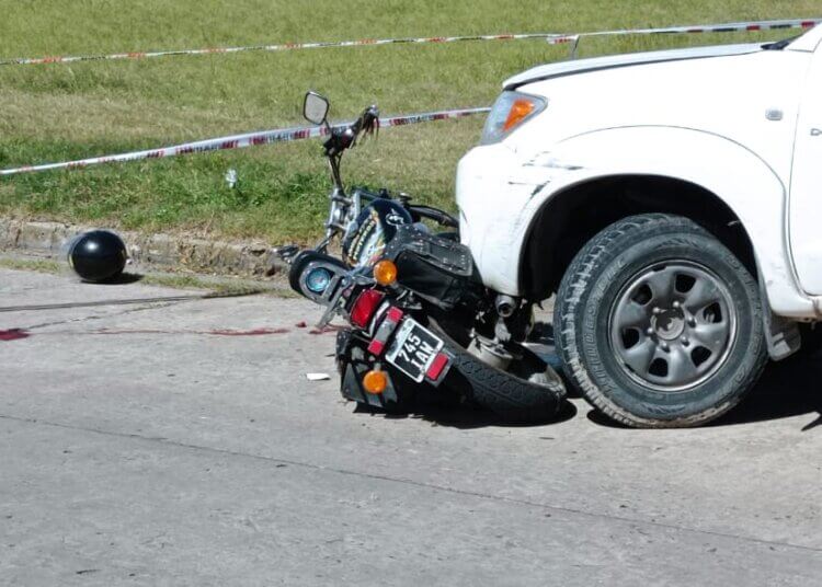 Accidente con graves consecuencias entre moto y camioneta