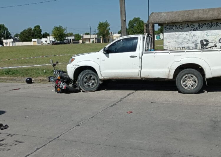 Accidente con graves consecuencias entre moto y camioneta