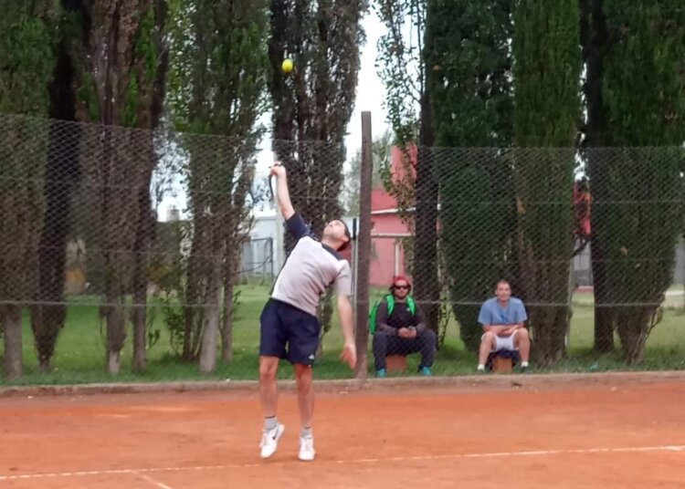 Tres duplas de Tenis participaron de un Torneo de Dobles en Tres Arroyos