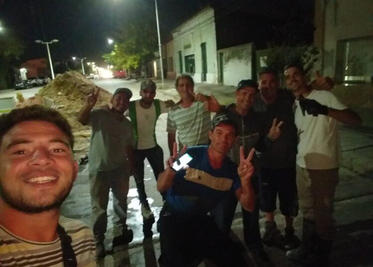 El equipo de obras sanitarias finalizó la tarea del arreglo del caño
