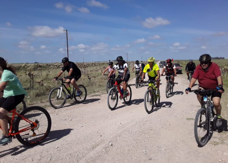Caravana Ciclística a la Escuela el Nido con treinta ocho participantes el último domingo