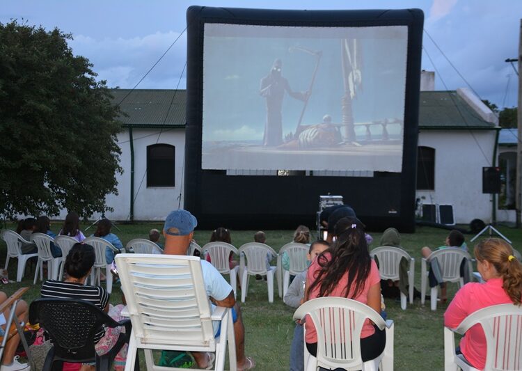 Presentación del Cine Móvil