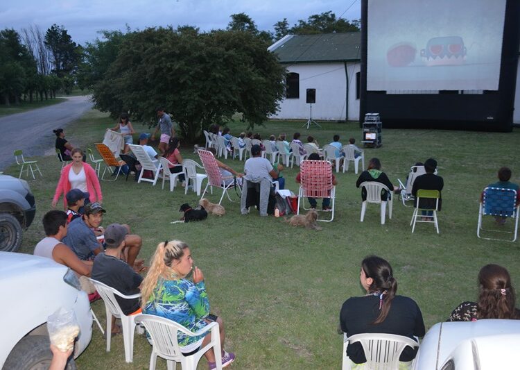 Presentación del Cine Móvil