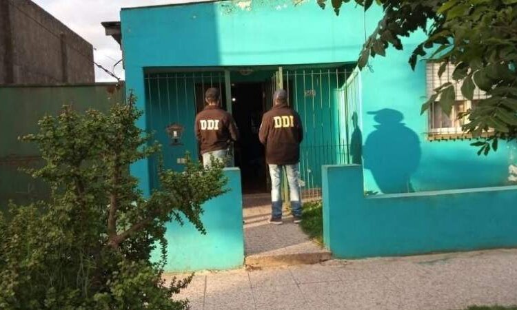 Mar del Plata: Detuvieron a una mujer que hizo fumar a su hija de 5 años y difundió el video