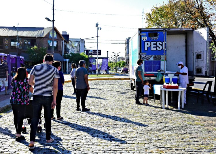 El Intendente recibió el camión del Programa Mercados Bonaerenses