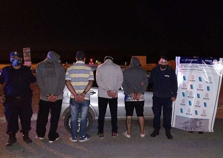 Tras una persecución detienen en Azul a cuatro ladrones que le robaron dinero a una anciana