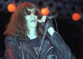 A 20 años de la muerte de Joey Ramone, la voz líder de una disfuncional “familia” musical