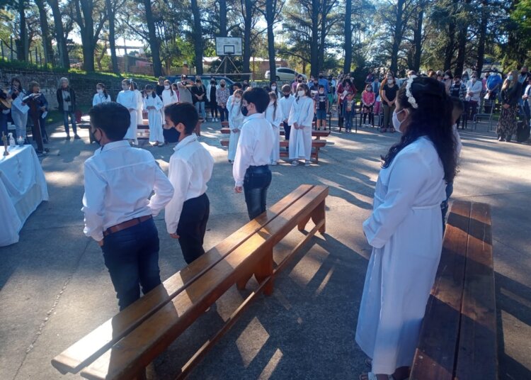 Se celebraron comuniones en Barker al aire libre