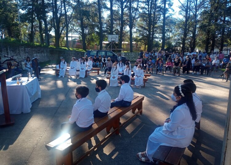 Se celebraron comuniones en Barker al aire libre