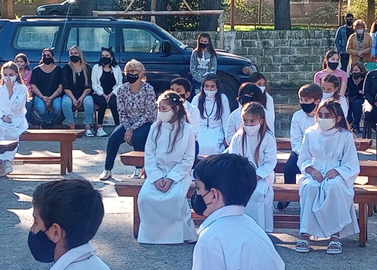Se celebraron comuniones en Barker al aire libre