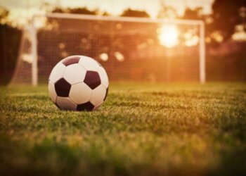 El fútbol no para, Primera en Barker, Aiello y Agrario,