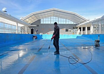 Dieron comienzo los trabajos de refacciones y pintura en el Complejo de Piletas del polideportivo Municipal
