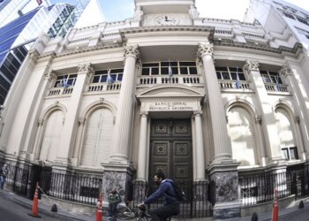 Los bancos subsidiarán las cuotas de hipotecas UVA que superen el 35% del ingreso familiar