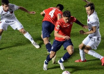 Con el Pulga Rodríguez como figura, Colón venció 2-0 a Independiente y jugará ante Racing la final de la Copa de La Liga