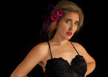 Media docena de artistas cantan virtualmente «para combatir la parálisis»