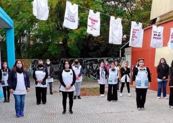 Las muertes de trabajadores de la educación abren un frente judicial para Larreta