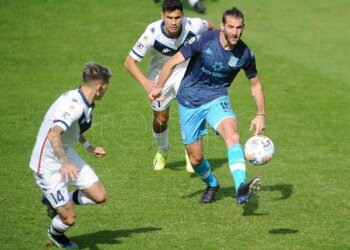Racing le ganó a Vélez por penales y clasificó a la semifinal