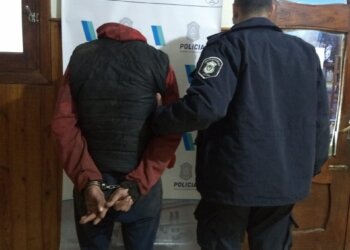 Se resistió a un allanamiento y fue aprehendido por resistencia a la autoridad