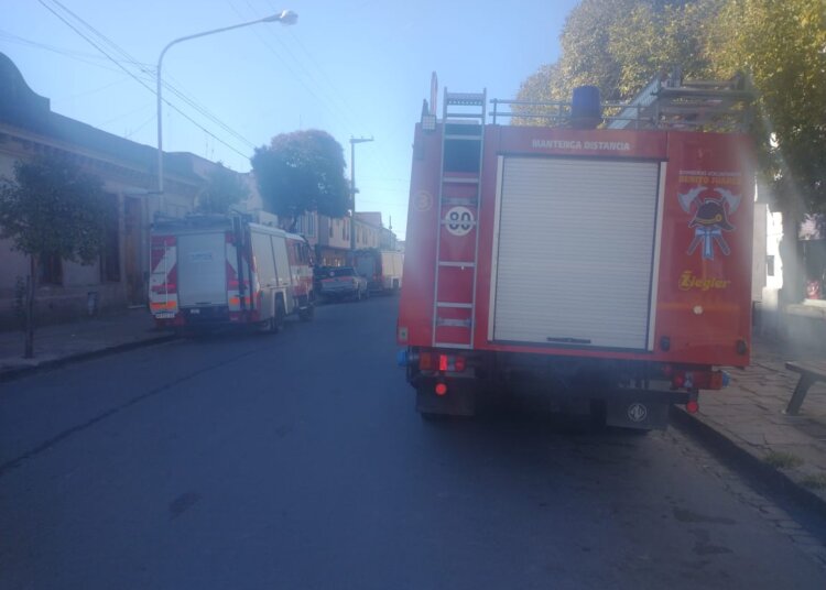 Capacitación constante. Los Bomberos Voluntarios realizaron un simulacro en edificio céntrico.