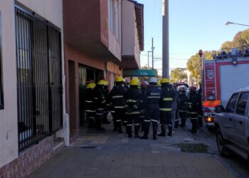 Capacitación constante. Los Bomberos Voluntarios realizaron un simulacro en edificio céntrico.