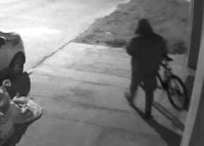 Robo de bicicletas: imágenes de una cámara habría delatado a los autores de varios hechos