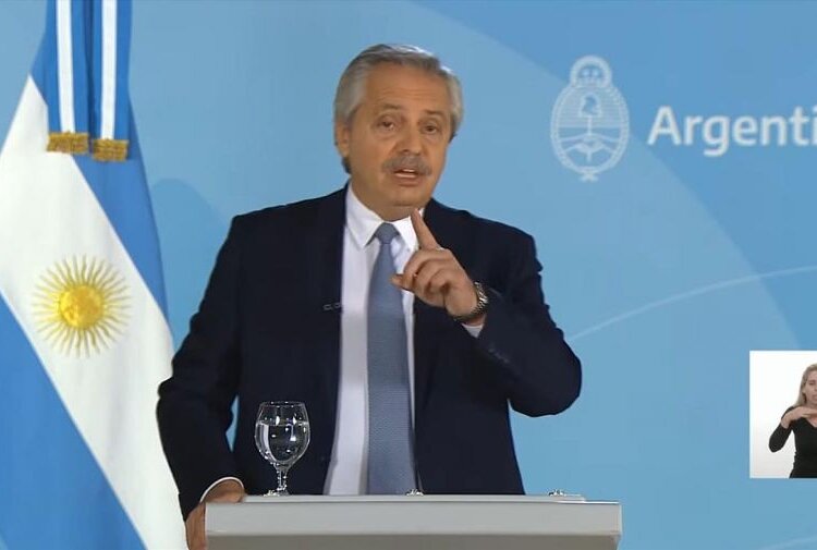 Alberto Fernández anunció un confinamiento total de nueve días de extensión