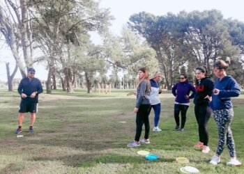 Esta tarde se realiza la segunda clase de Disc Golf en el Parque 9 de Julio