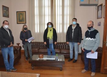 Fue entregado un subsidio a la Cooperadora de la Escuela de Educación Secundaria Nº 3