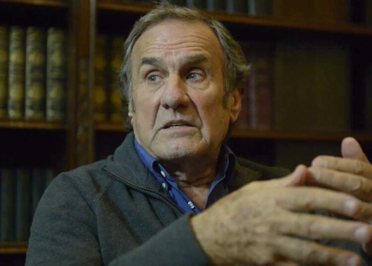 Se complicó el estado de salud de Reutemann y tuvo que ser trasladado