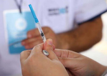 Entre el viernes y sábado docentes y auxiliares completaran la vacunación de Covid 19