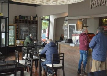 Dueños de bares y restaurantes se plantan ante las restricciones y abrirán a partir de mañana