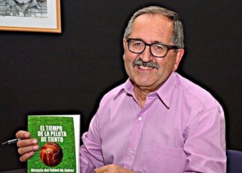 En el ciclo Libros y Autores estará cómo invitado este domingo Oscar Julianelli