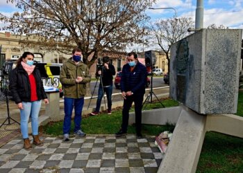 El Intendente Municipal participó del acto oficial por el Día de la Bandera