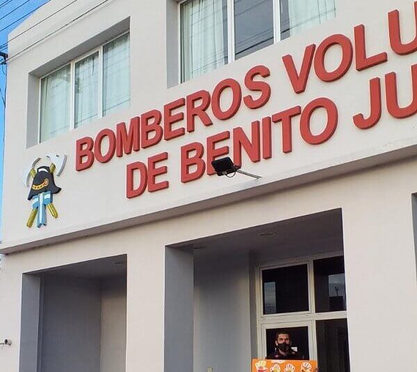 En el Día del Bombero Voluntario desde el cuartel se propuso embellecer los frentes de los hogares