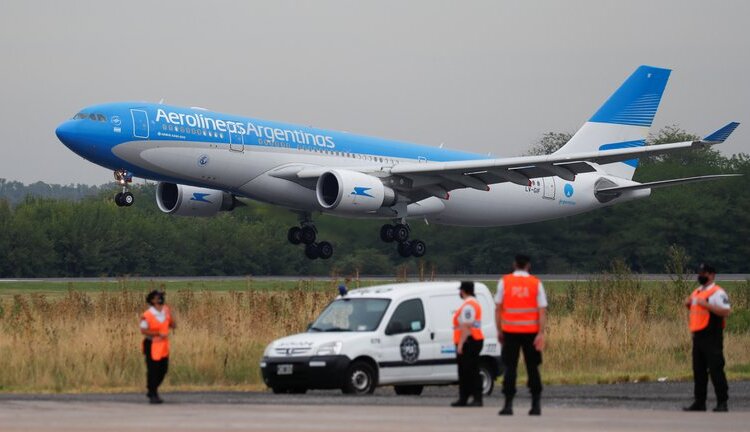 Esta madrugada parte el vuelo que buscará en Rusia el principio activo para producir la vacuna Sputnik V en Argentina