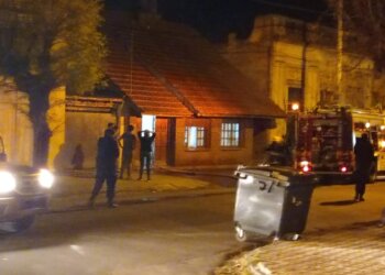 Bomberos Voluntarios extinguen incendio en una estufa