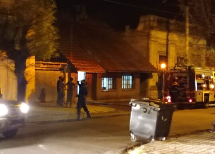 Bomberos Voluntarios extinguen incendio en una estufa