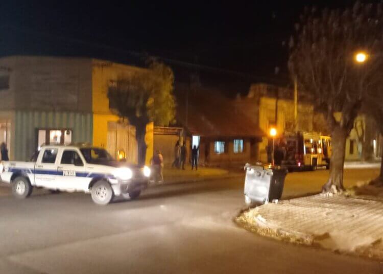 Bomberos Voluntarios extinguen incendio en una estufa