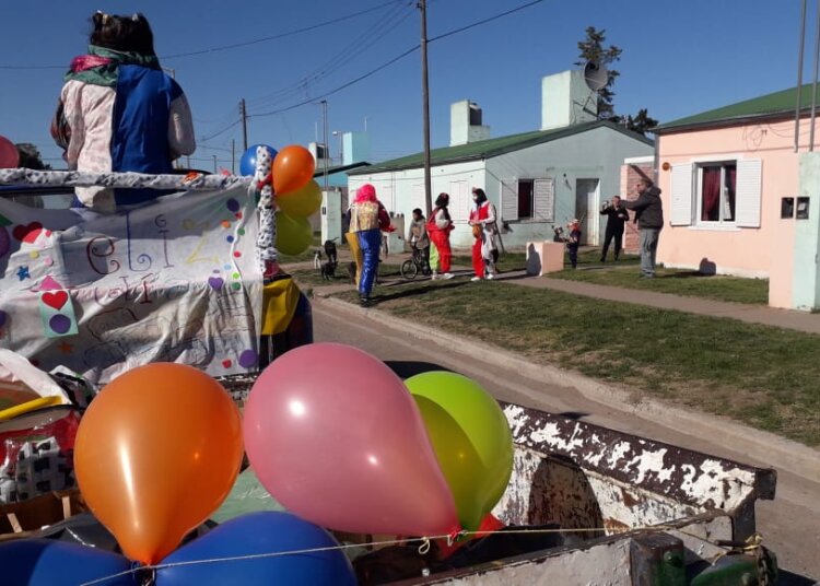 Los alumnos de la carrera de educación física recolectan juguetes para el día del niño