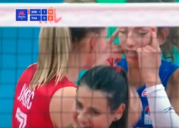 Indignante acto de racismo: una jugadora de voley de Serbia fue suspendida tras un polémico gesto en un partido ante Tailandia