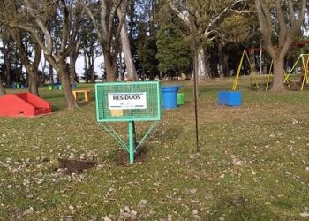Fueron colocados nuevos juegos infantiles en el parque Taglioretti