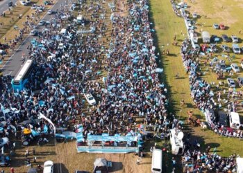 En la movilización en San Nicolás, el campo mostró unidad y advirtió que “no permitirá que el Gobierno lo pase por encima”