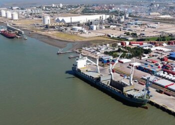 Paros en los puertos del sur bonaerense traban la exportación de cereales y el ingreso de dólares al país