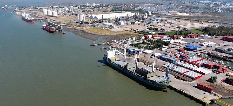 Paros en los puertos del sur bonaerense traban la exportación de cereales y el ingreso de dólares al país